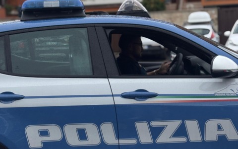 Vernice sulle pareti del Campus scolastico di Pesaro